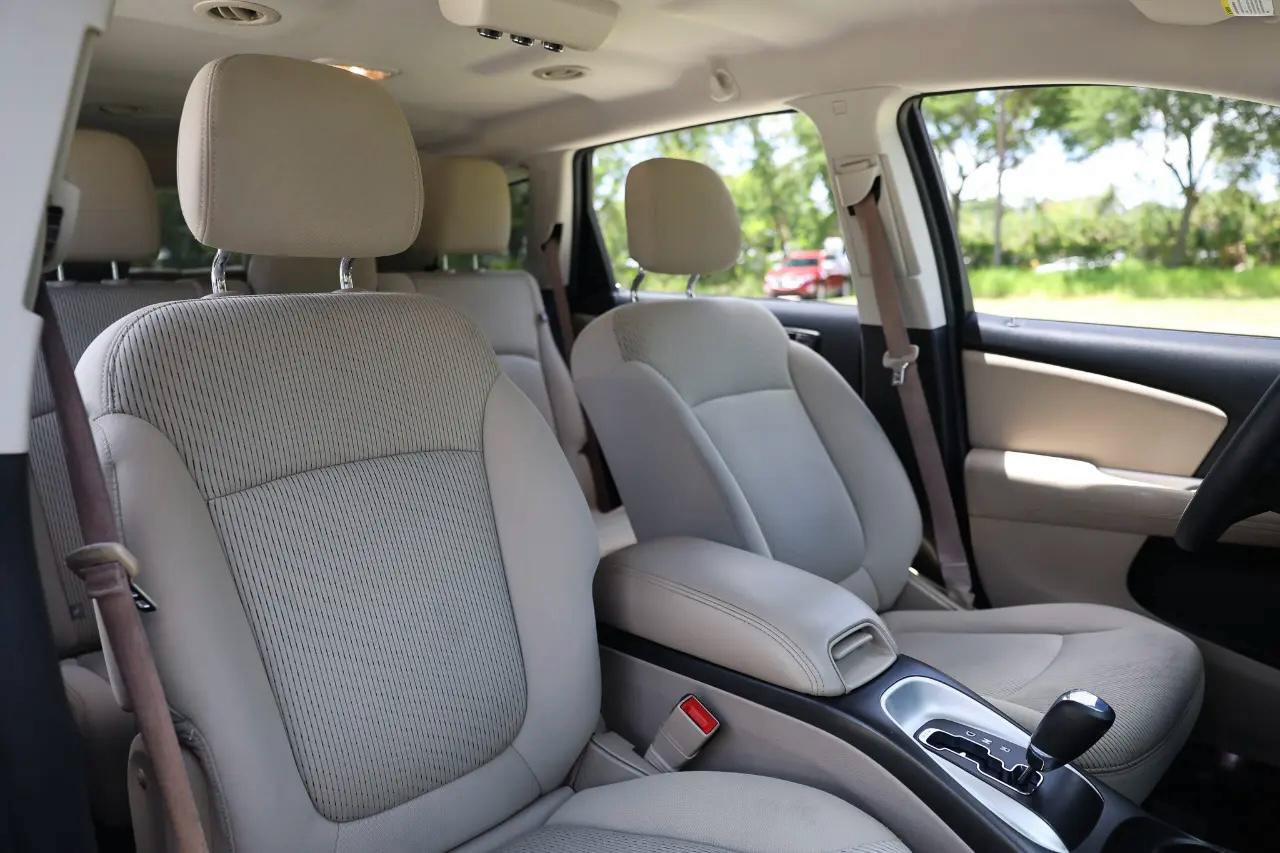 Used 2017 Dodge Journey SXT w/ Comfort/Convenience Group FWD image 16
