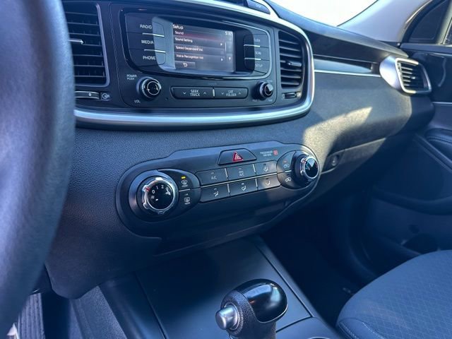 Used 2017 Kia Sorento LX image 18