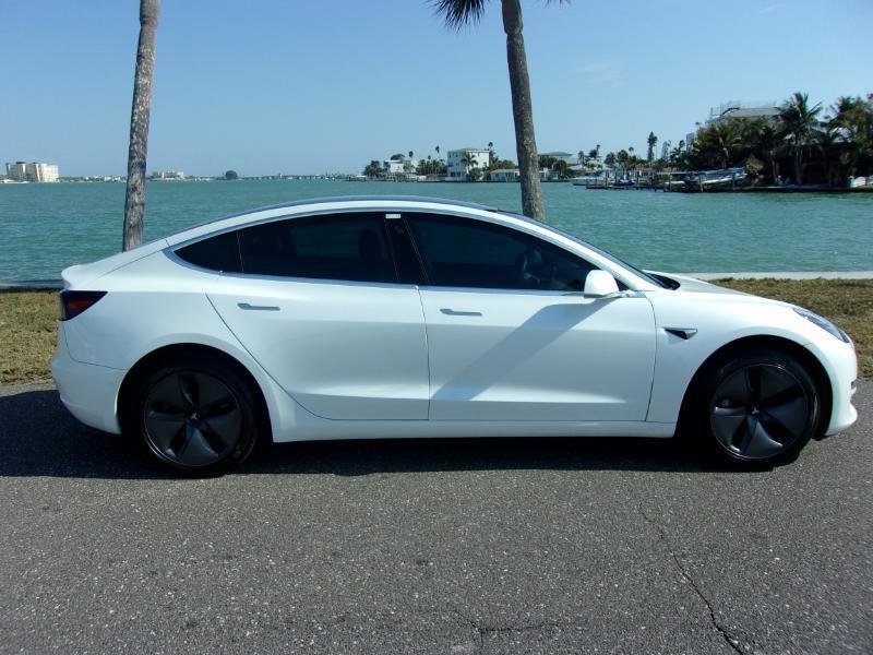 Used 2020 Tesla Model 3 Standard Range Plus image 8