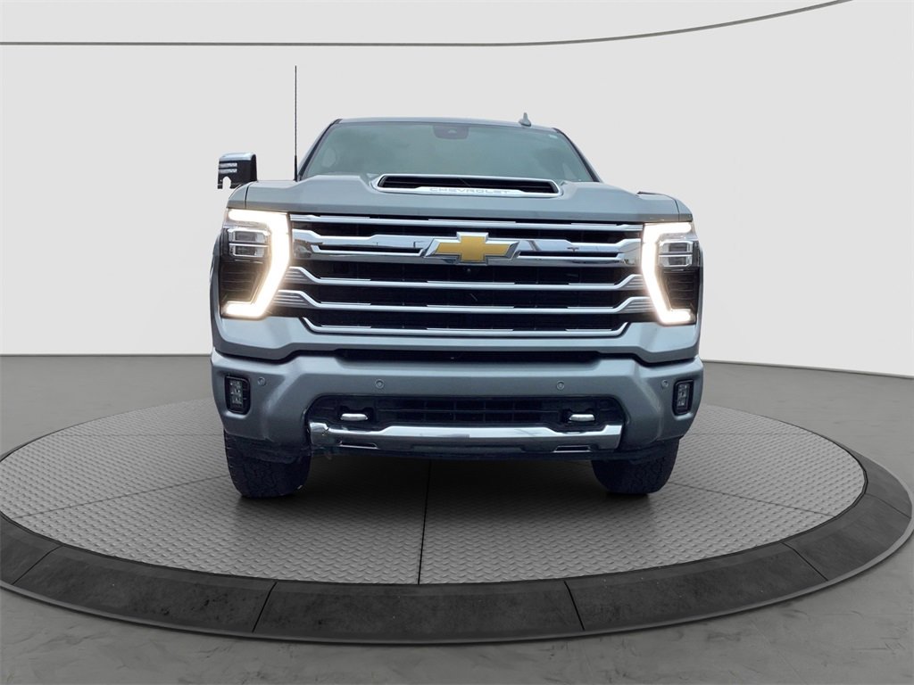 Used 2024 Chevrolet Silverado 3500 High Country w/ Technology Package image 2
