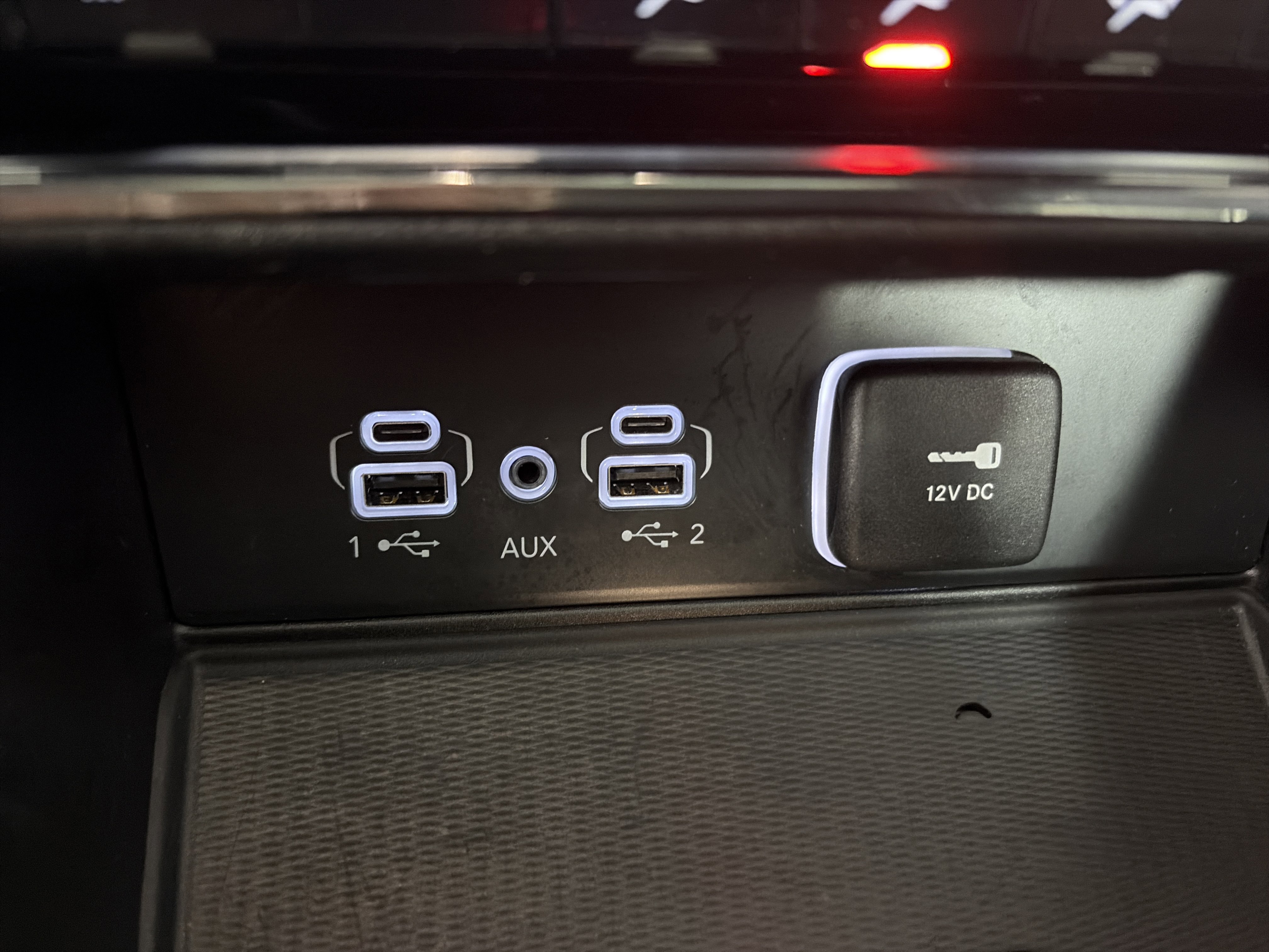 Used 2023 Jeep Grand Cherokee Laredo w/ Luxury Tech Group I image 32