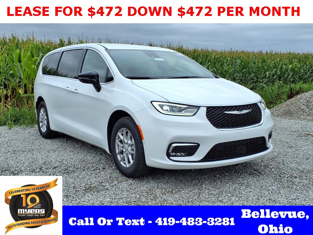 New 2026 Chrysler Pacifica Select image 1