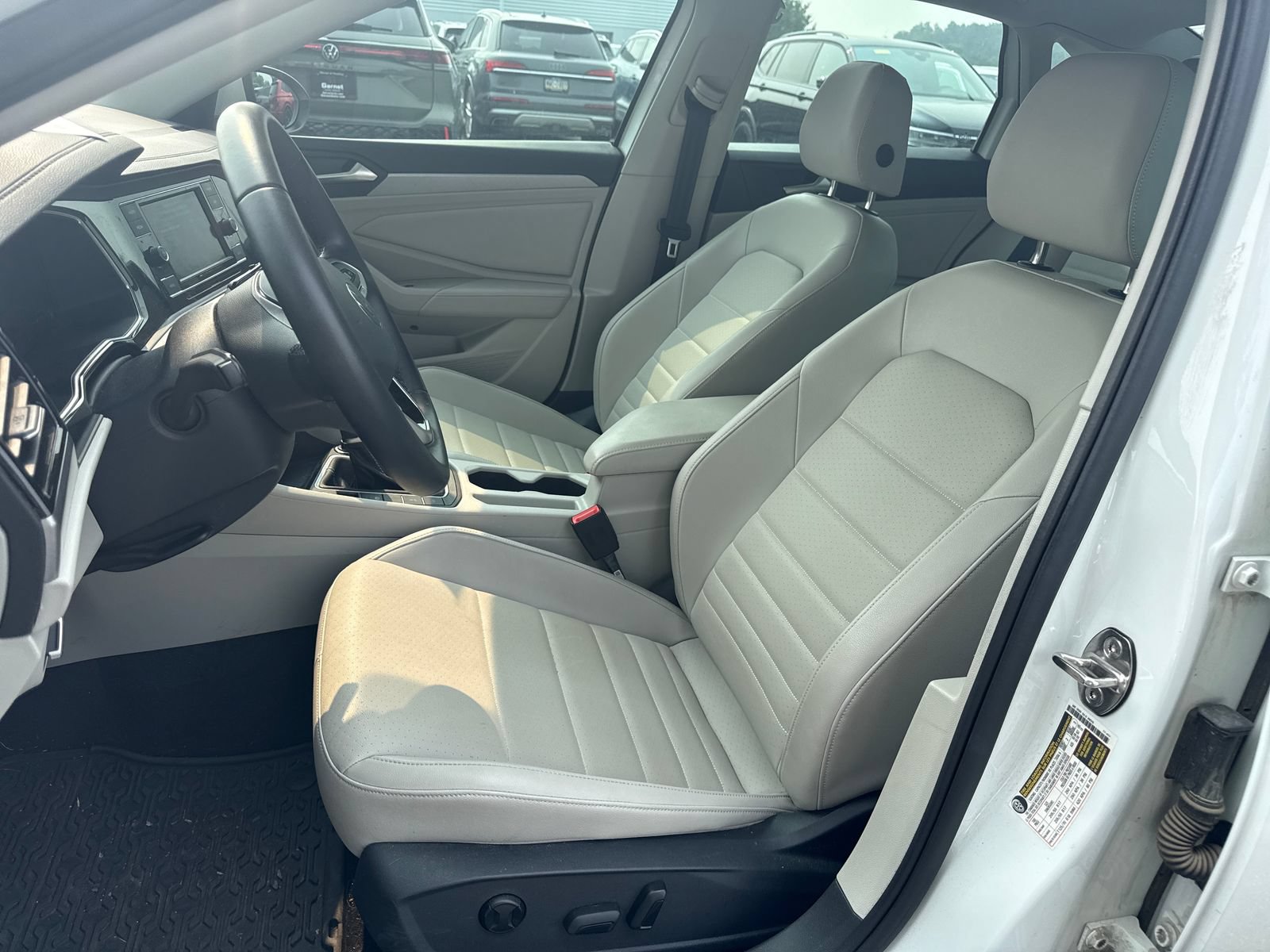 Used 2023 Volkswagen Jetta SE FWD image 11