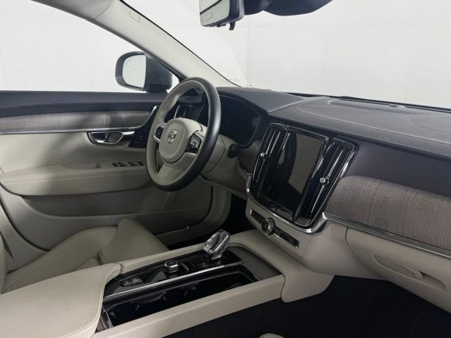 Used 2025 Volvo V90 B6 Cross Country Ultra w/ Climate Package AWD/4WD image 17
