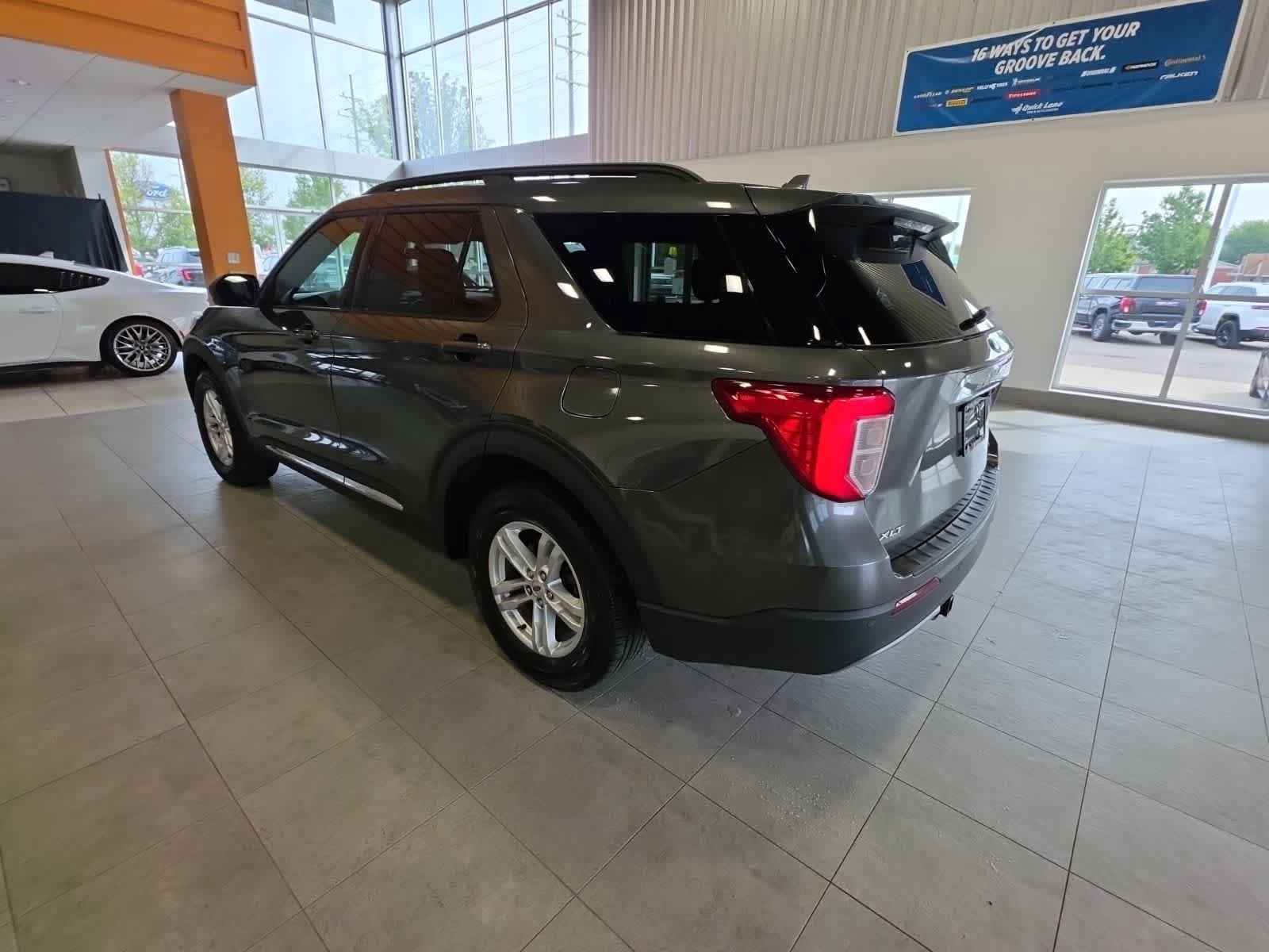 Used 2020 Ford Explorer XLT w/ Equipment Group 202A AWD/4WD image 14