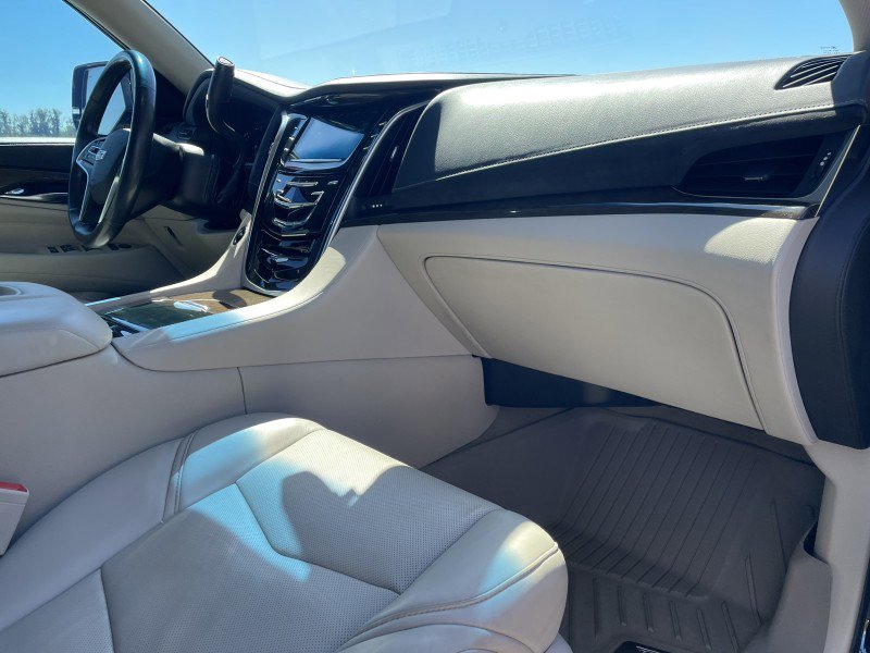 Used 2020 Cadillac Escalade Premium Luxury image 8