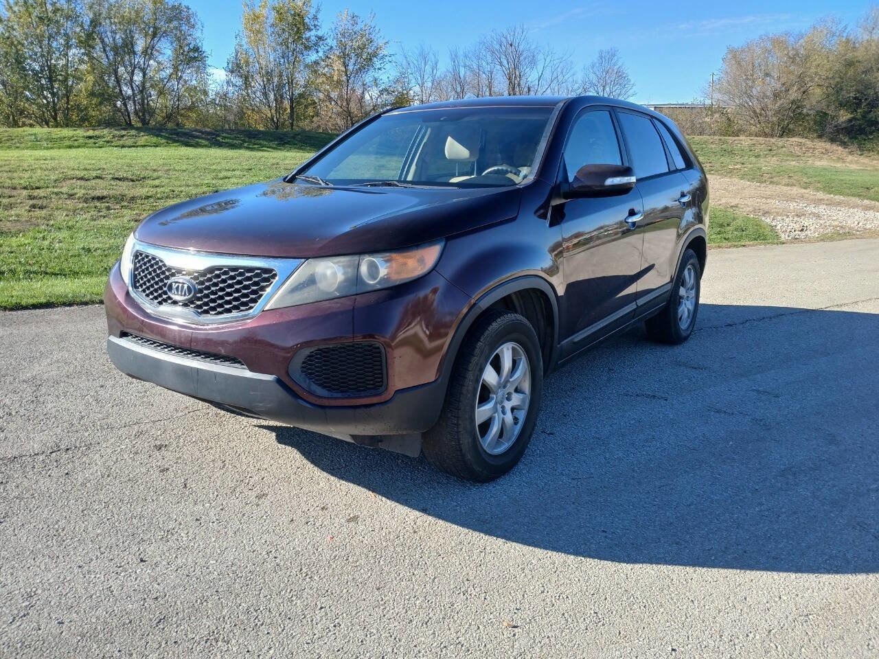 Used 2013 Kia Sorento LX w/ Third Row Pkg image 2
