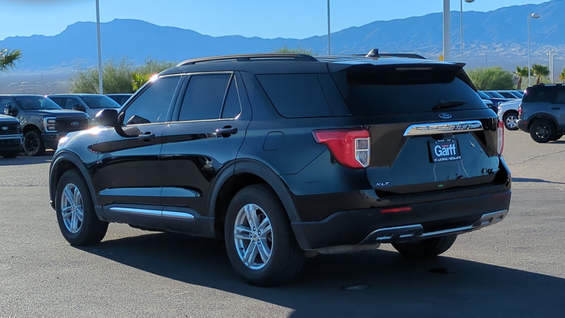 Used 2023 Ford Explorer XLT w/ Equipment Group 202A AWD/4WD image 5