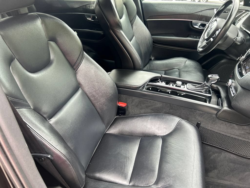Used 2020 Volvo XC90 T5 Momentum w/ Protection Package AWD/4WD image 14