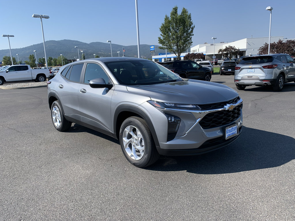 New 2026 Chevrolet Trax LS w/ LS Convenience Package FWD image 1