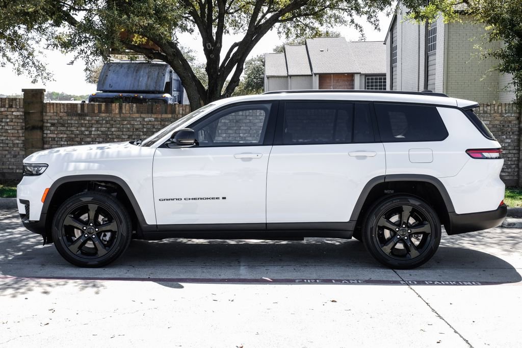 Used 2023 Jeep Grand Cherokee L Laredo AWD/4WD image 20