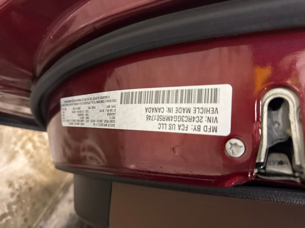 Used 2021 Chrysler Pacifica Limited w/ Uconnect Theater Family Group image 32