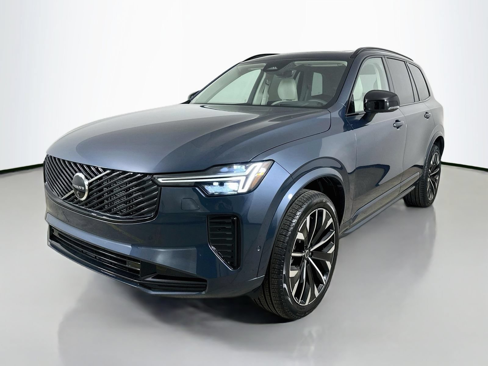 New 2026 Volvo XC90 B6 Ultra w/ Protection Package Premier