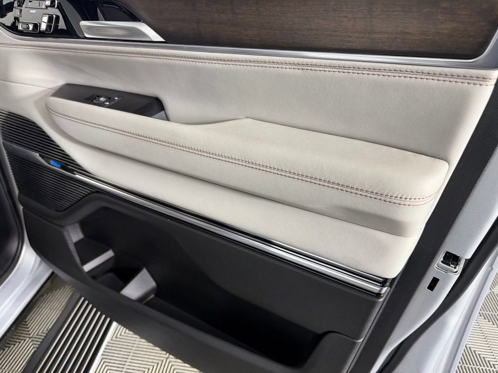 Certified 2025 Jeep Grand Wagoneer 4WD image 37