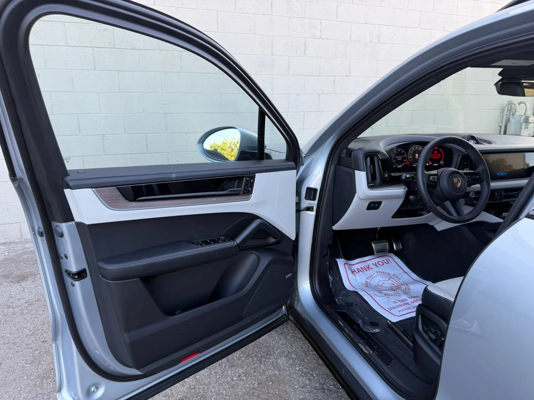 Used 2025 Porsche Cayenne GTS w/ Sport Chrono Package AWD/4WD image 18