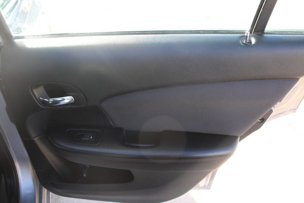 Used 2013 Chrysler 200 Touring w/ S Exterior Appearance Pkg image 9