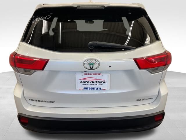 Used 2019 Toyota Highlander XLE image 5