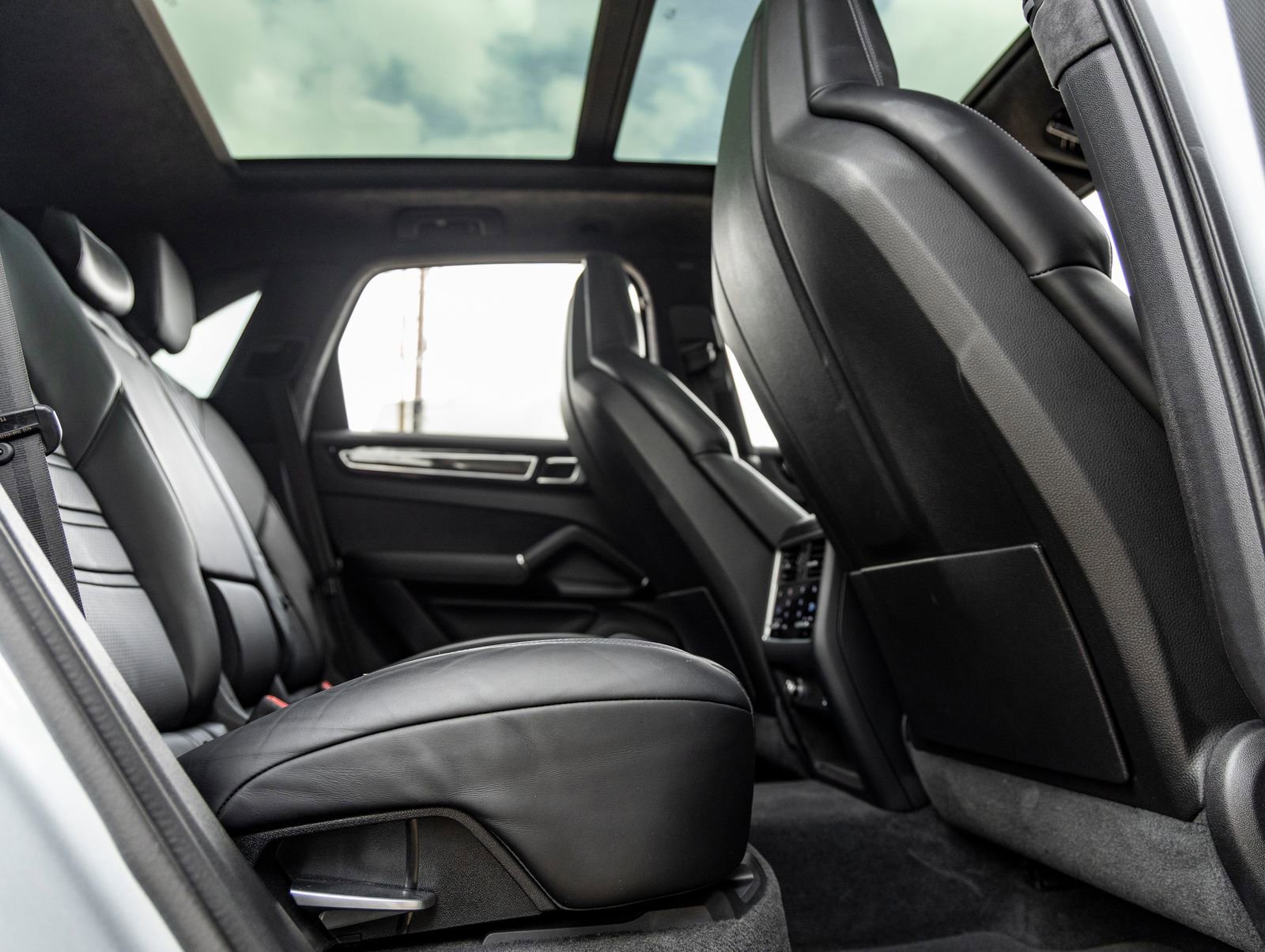 Certified 2021 Porsche Cayenne GTS image 39