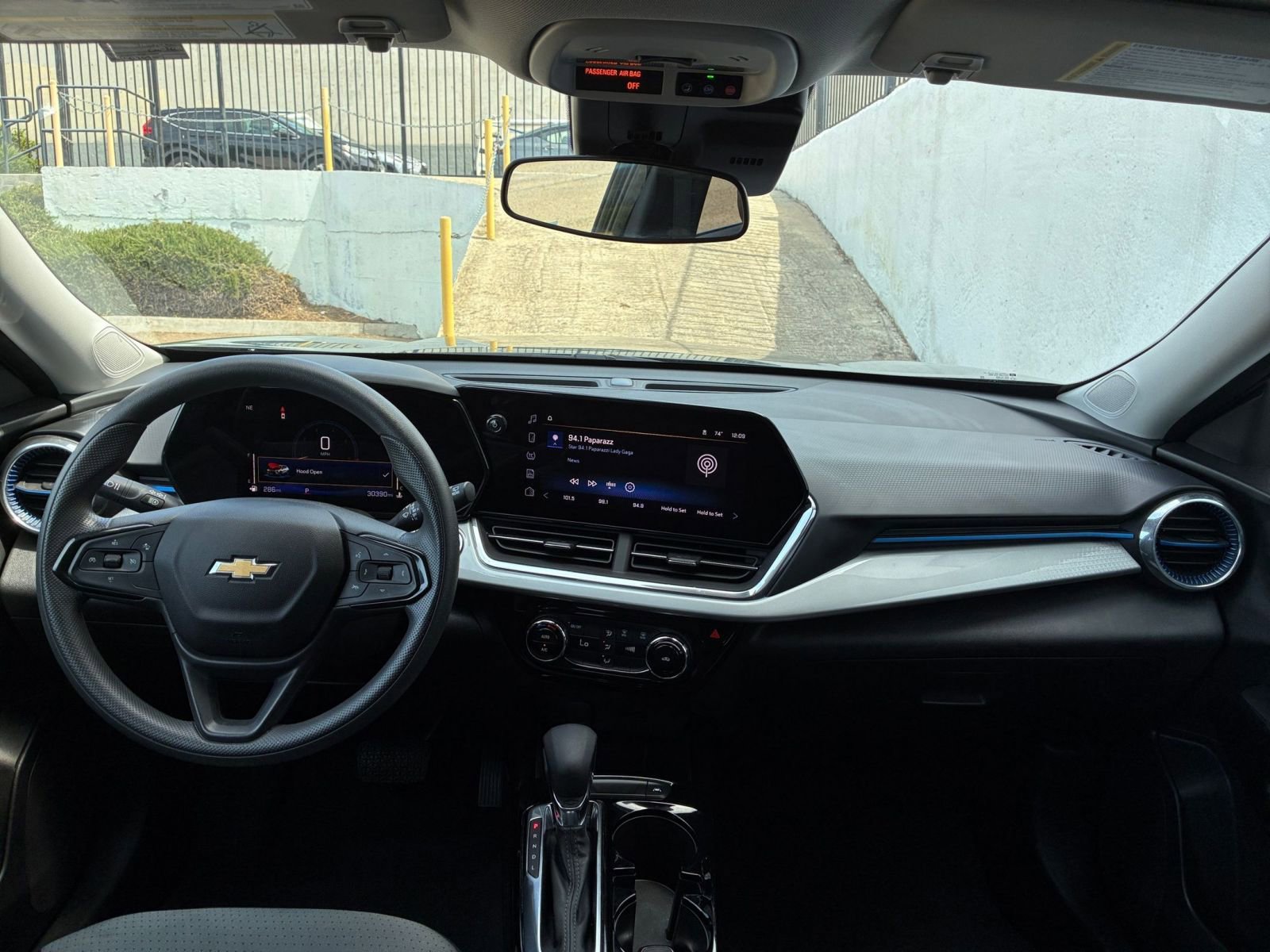 Used 2025 Chevrolet Trax LT image 32