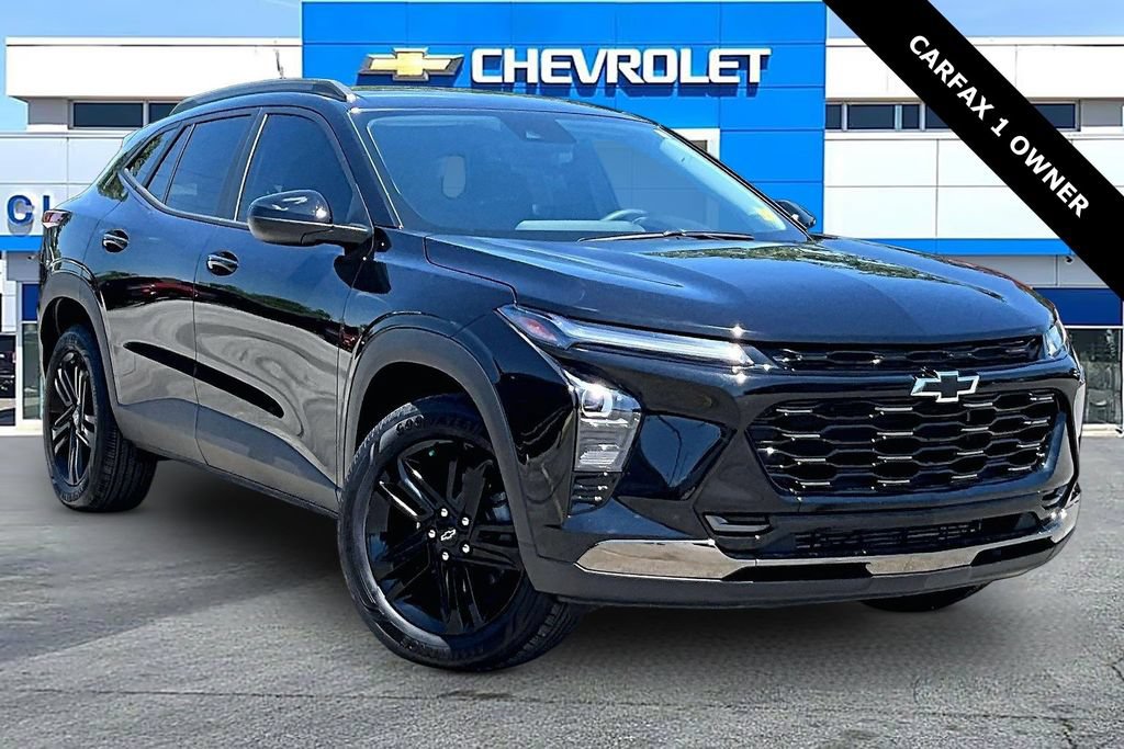 Used 2025 Chevrolet Trax ACTIV FWD image 1