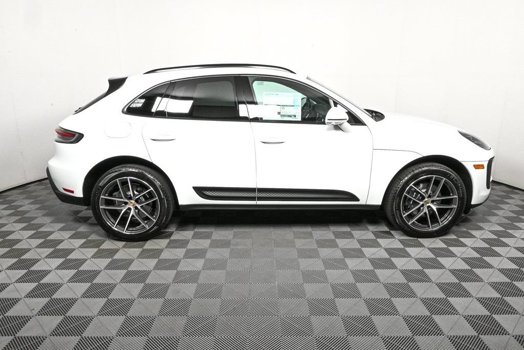 Certified 2026 Porsche Macan AWD/4WD image 32