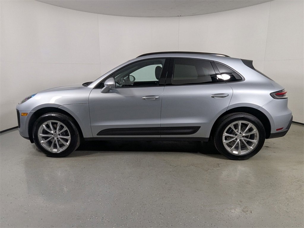Used 2025 Porsche Macan Base w/ Premium Package Plus image 4