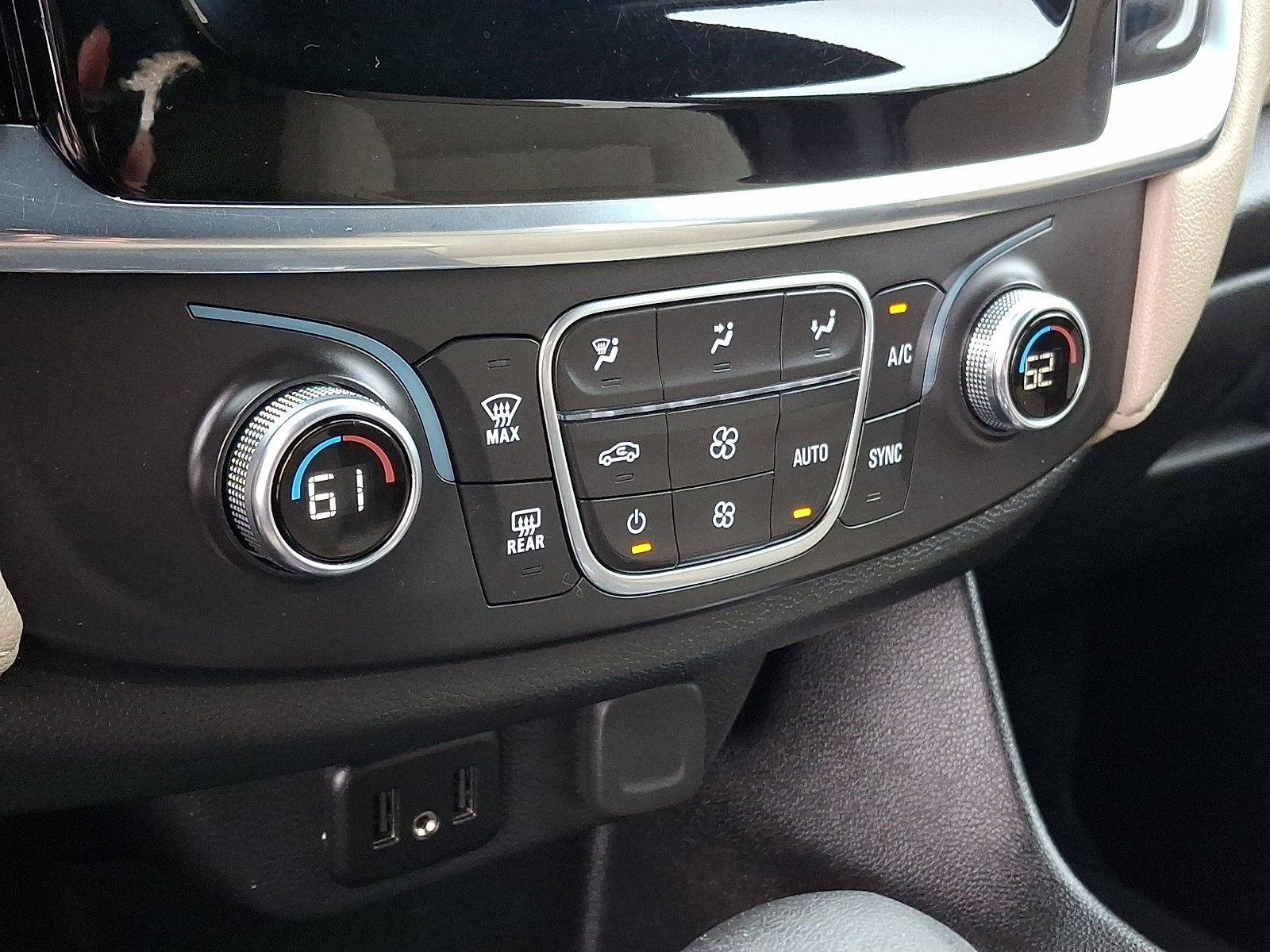Used 2023 Chevrolet Traverse LS w/ Safety Package FWD image 17