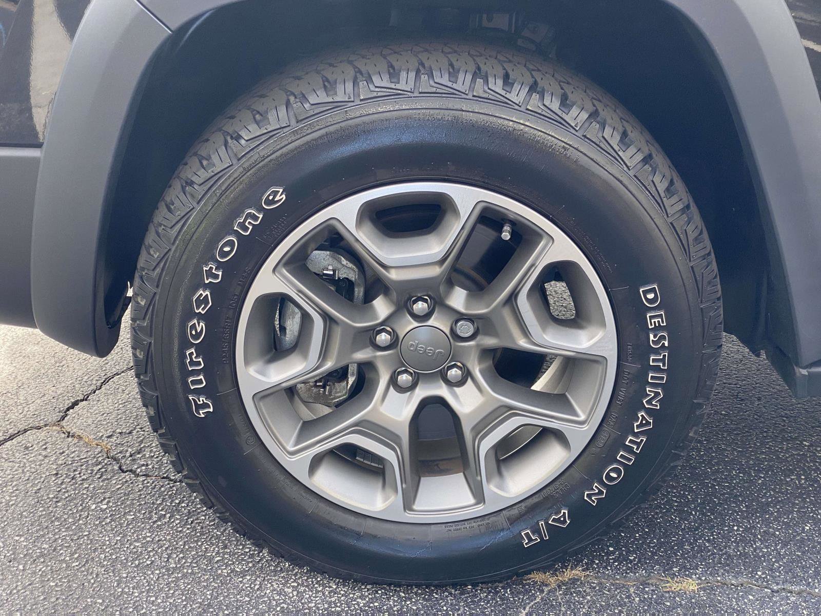 Certified 2022 Jeep Cherokee Trailhawk w/ Trailer Tow Group image 12