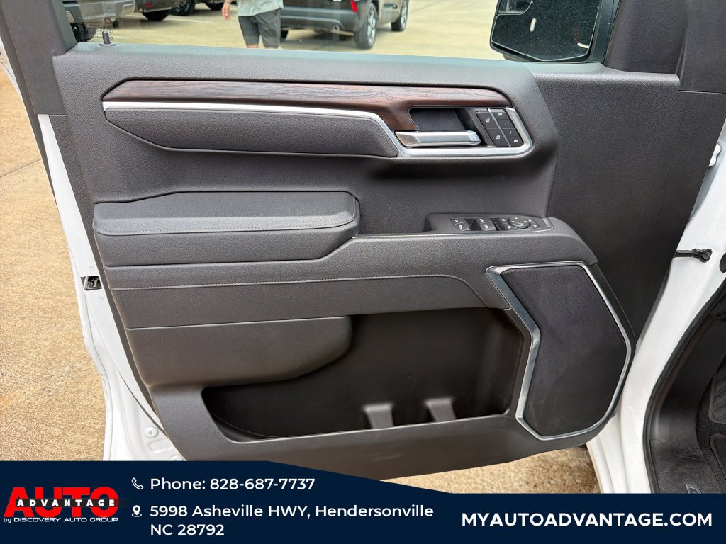 Used 2025 GMC Sierra 1500 SLT AWD/4WD image 8