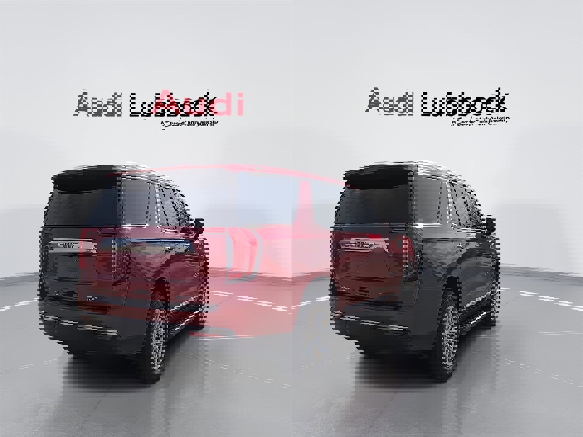 Used 2023 GMC Yukon SLT w/ SLT Premium Package image 8