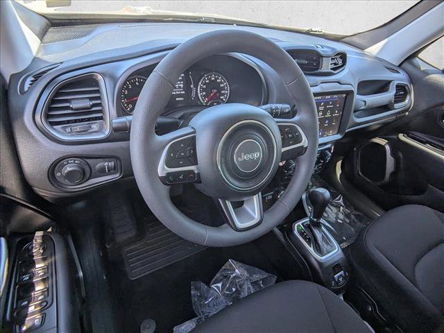 Used 2023 Jeep Renegade Latitude AWD/4WD image 10