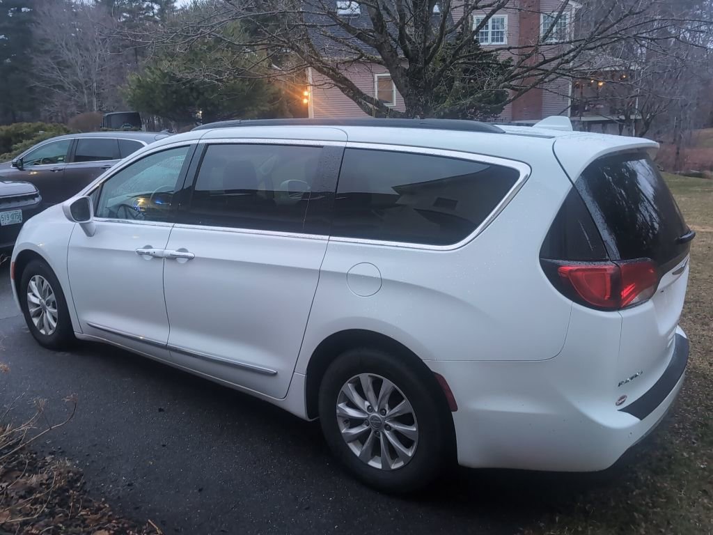 Used 2017 Chrysler Pacifica Touring-L image 7