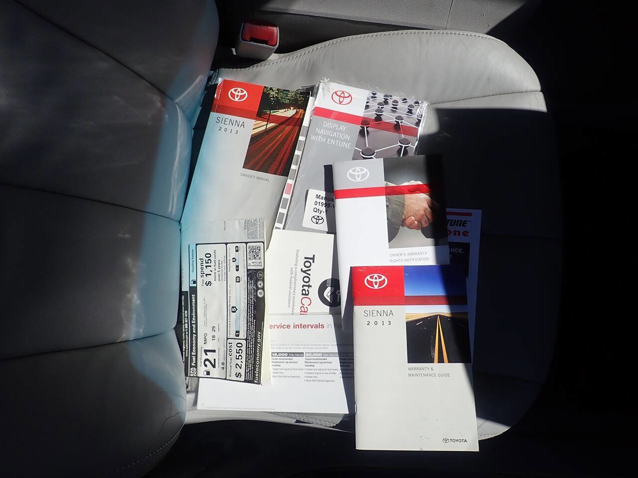 Used 2013 Toyota Sienna XLE FWD image 23