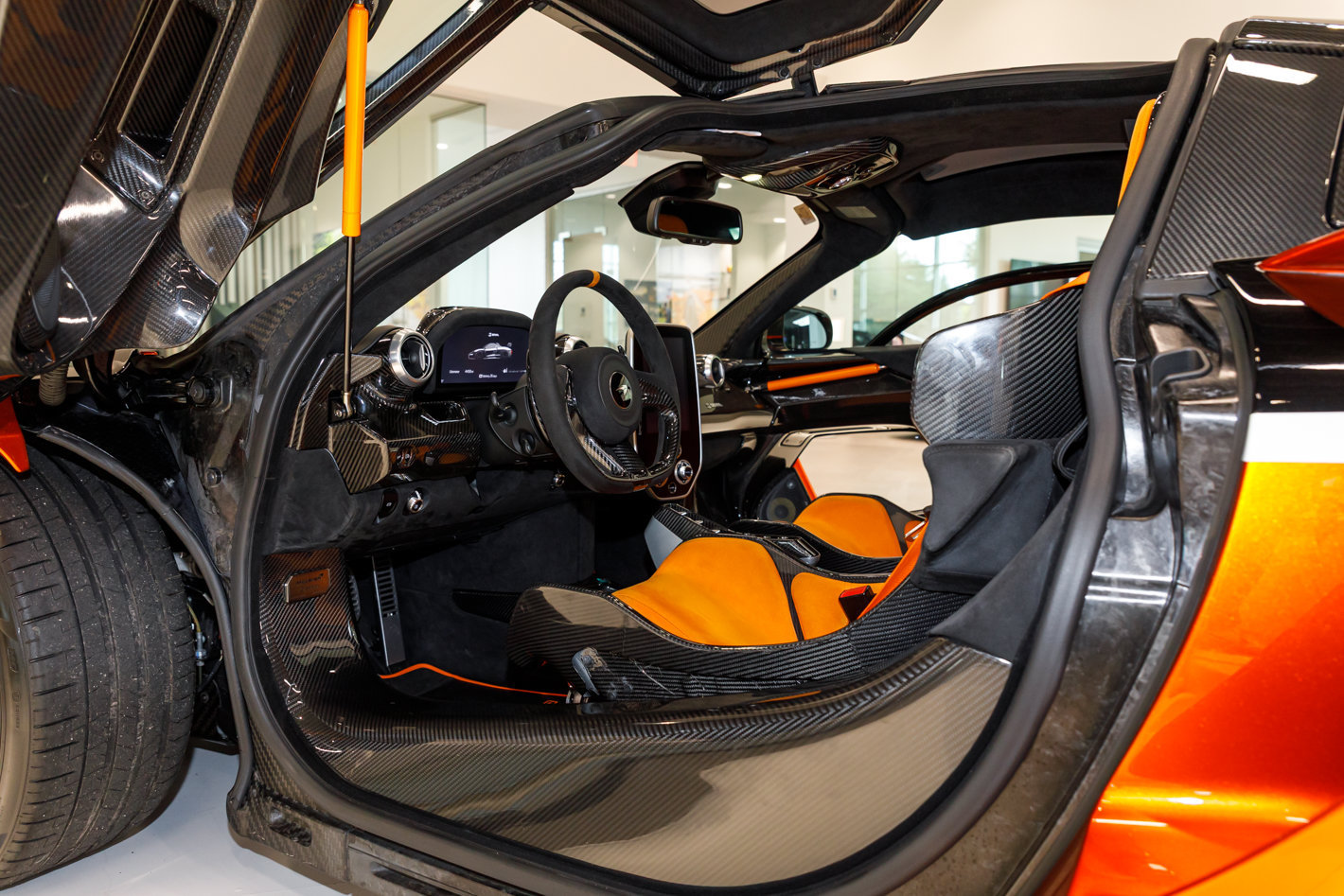 Used 2019 McLaren Senna RWD image 51