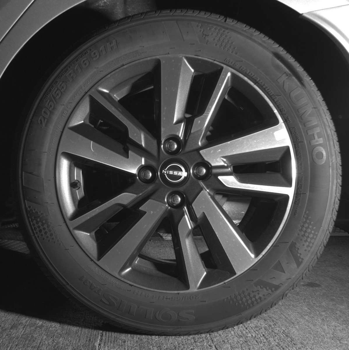 Used 2025 Nissan Versa SV image 14