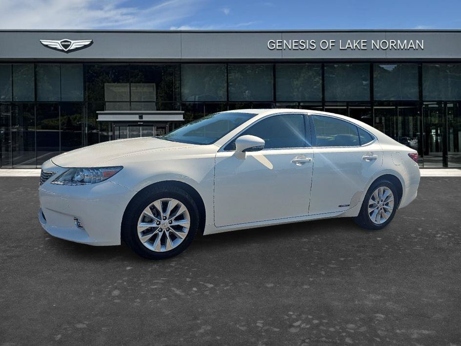 Used 2015 Lexus ES 300h w/ Navigation System Package