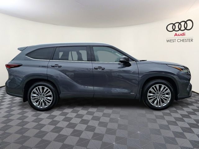 Used 2025 Toyota Highlander Platinum image 7