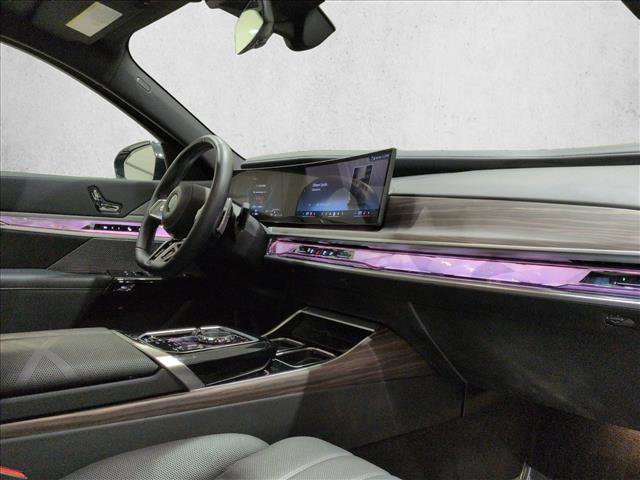 Used 2024 BMW 760i xDrive w/ Premium Package image 24