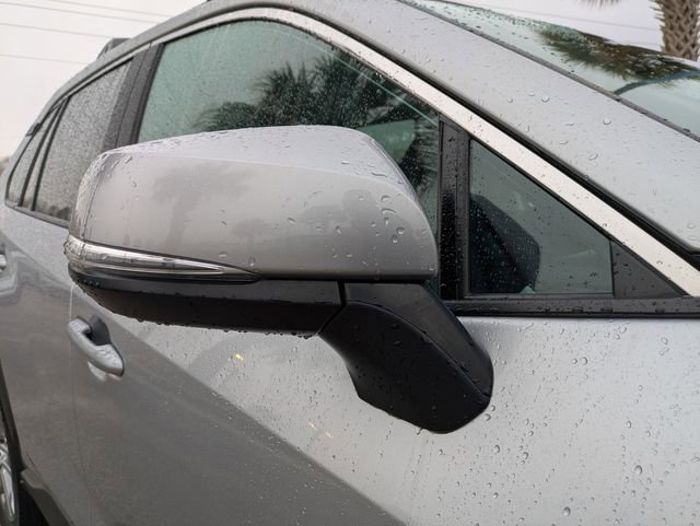 Used 2022 Toyota RAV4 XLE Premium image 12