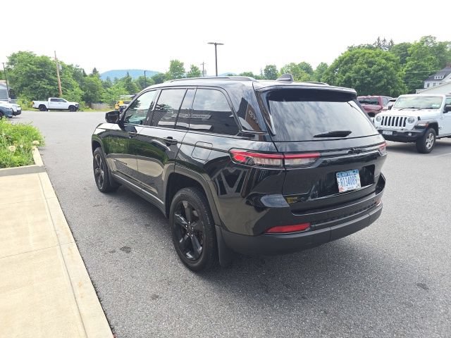 Certified 2024 Jeep Grand Cherokee Altitude AWD/4WD image 4