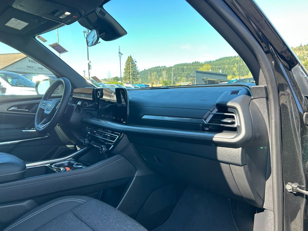 Used 2025 Chevrolet Traverse LT w/ Sun and Wheel Package AWD/4WD image 27