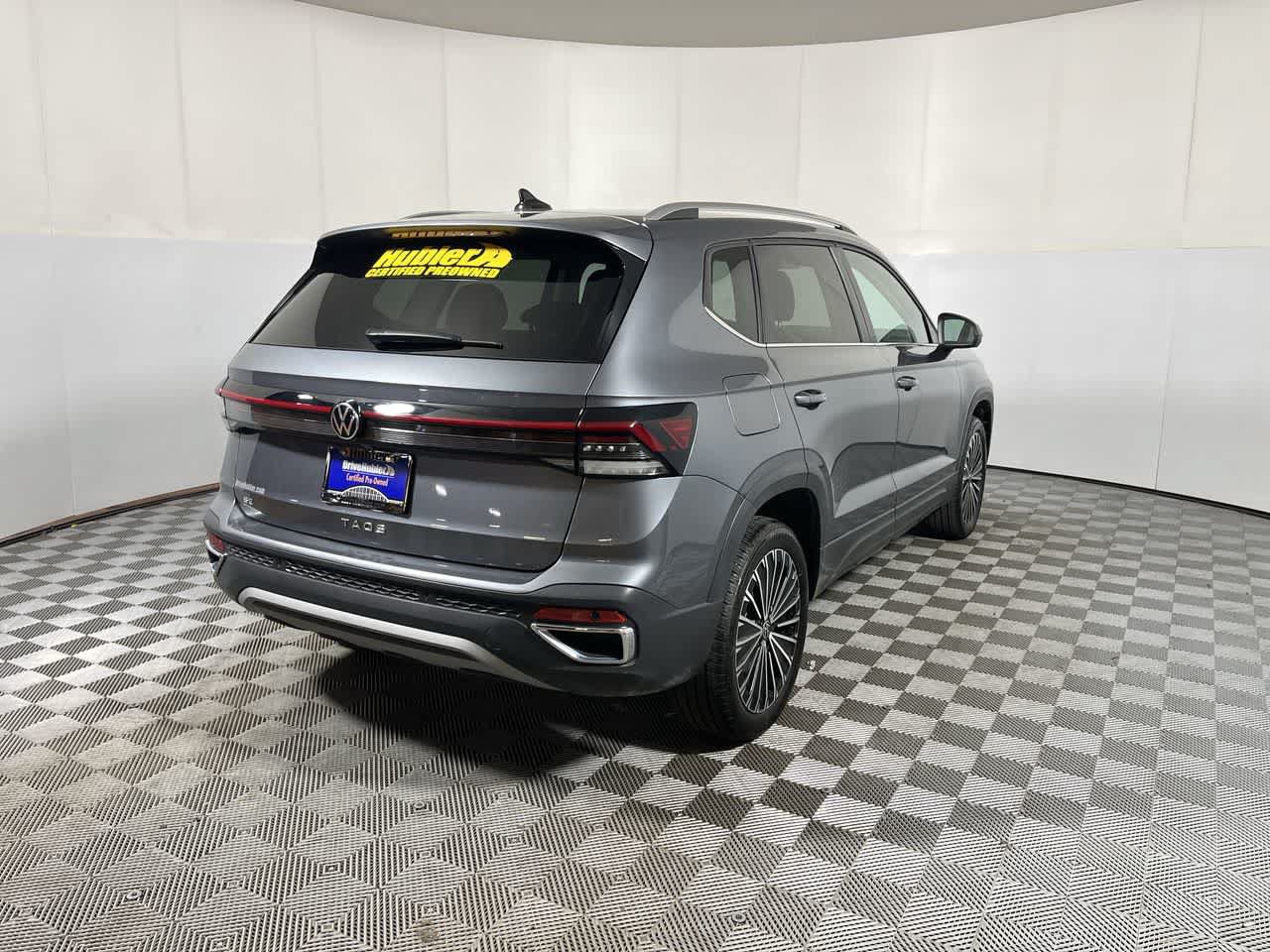 Used 2025 Volkswagen Taos SE FWD image 8