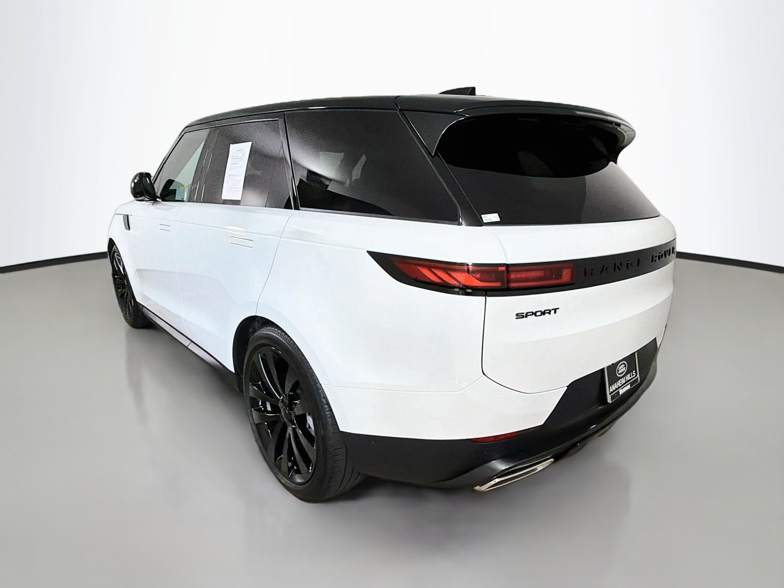 Used 2026 Land Rover Range Rover Sport SE AWD/4WD image 3