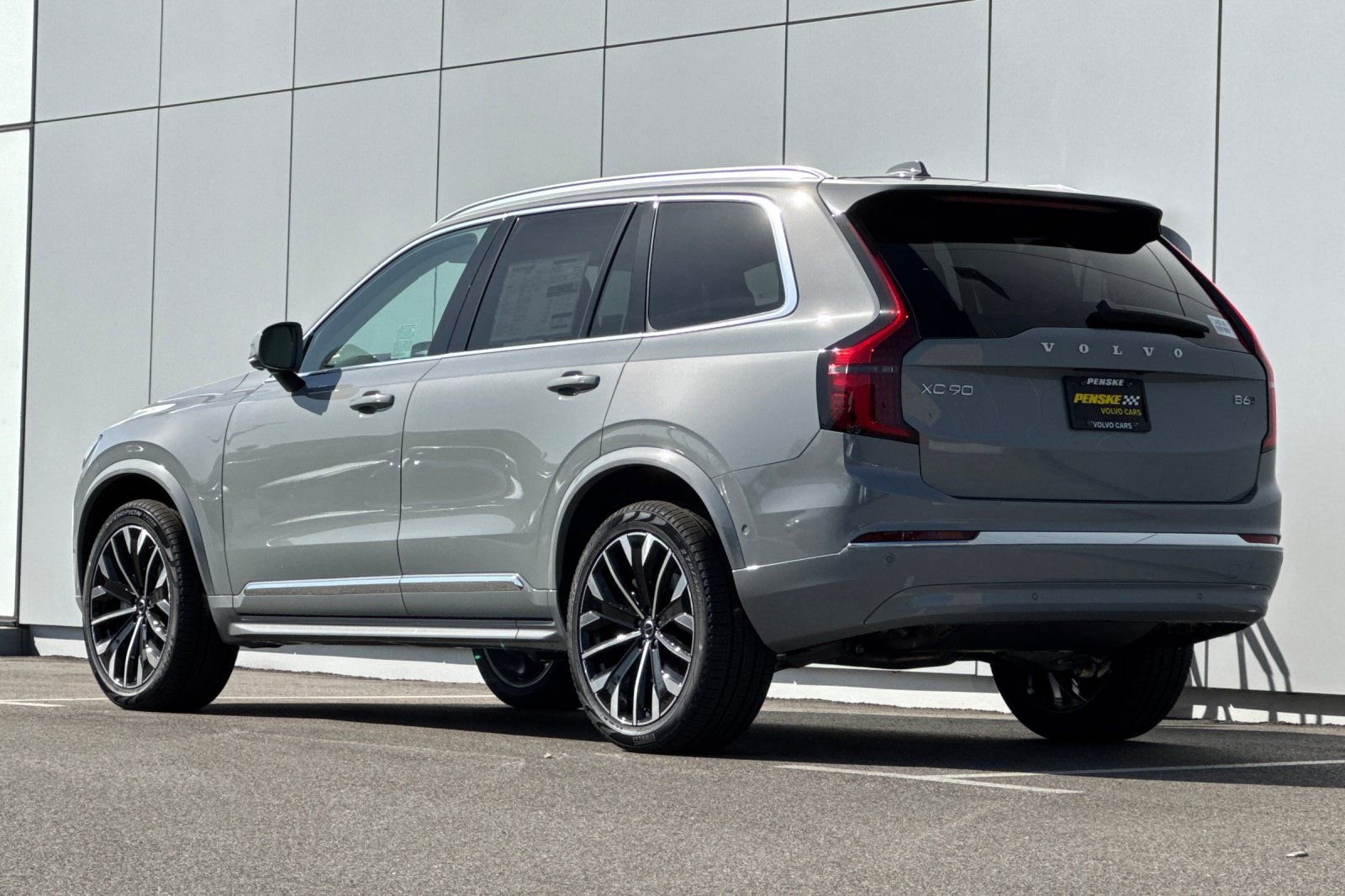 New 2026 Volvo XC90 B6 Ultra w/ Protection Package AWD/4WD image 3