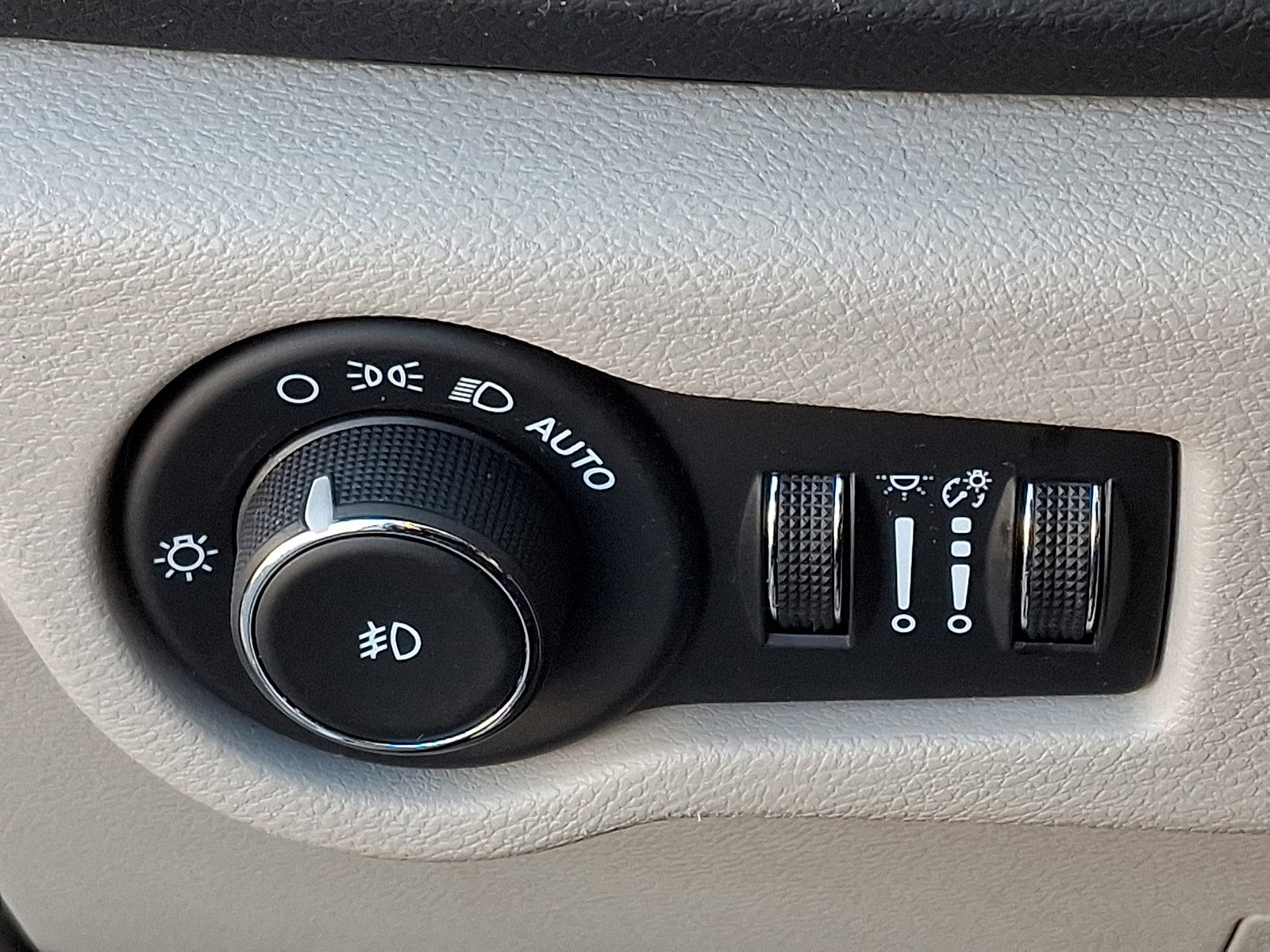 Used 2024 Chrysler Pacifica Touring-L image 25