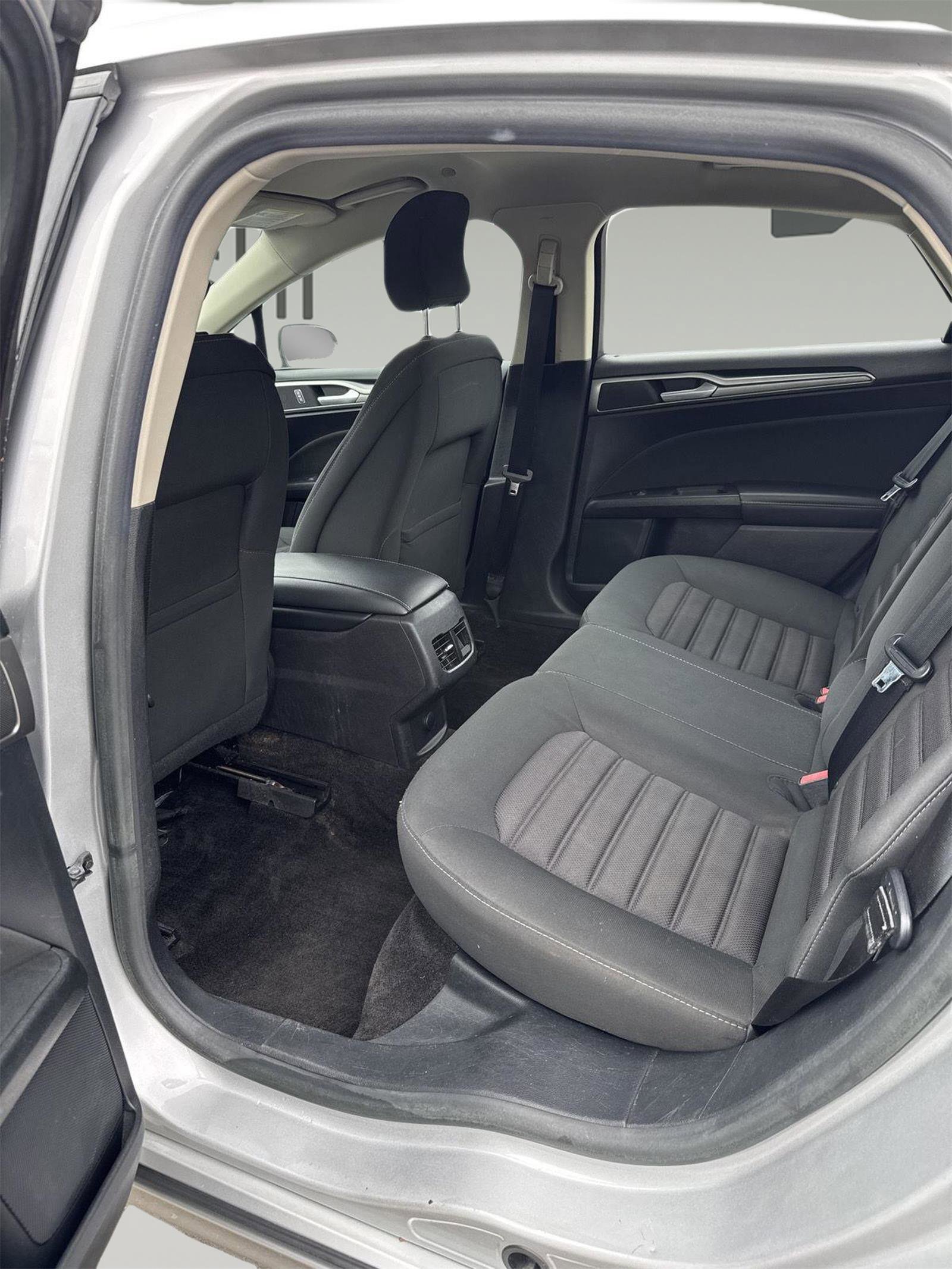 Used 2018 Ford Fusion SE image 14