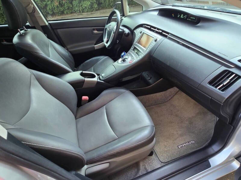 Used 2012 Toyota Prius Four w/ Deluxe Solar Roof Pkg image 12