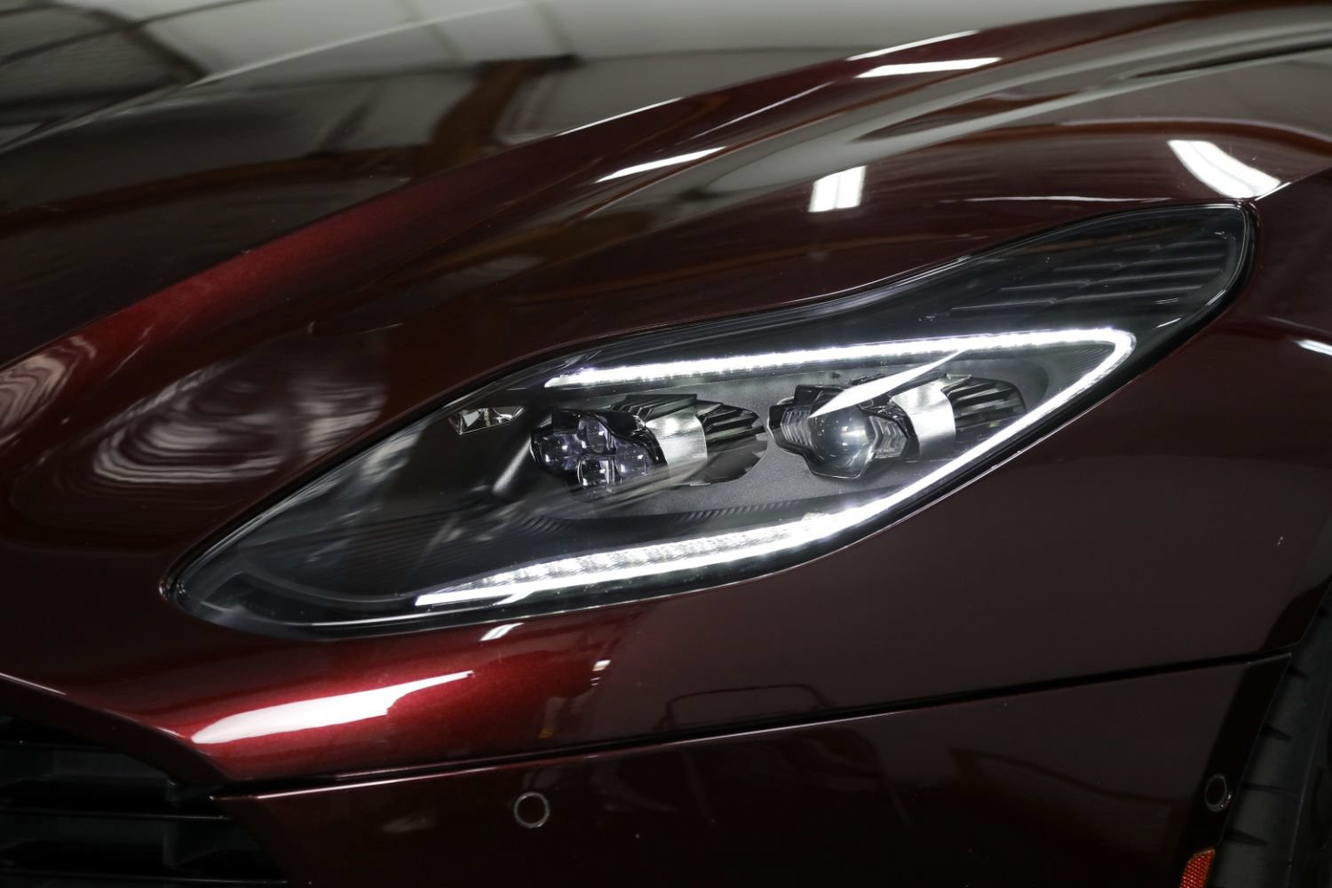 Used 2019 Aston Martin DB11 Volante RWD image 14
