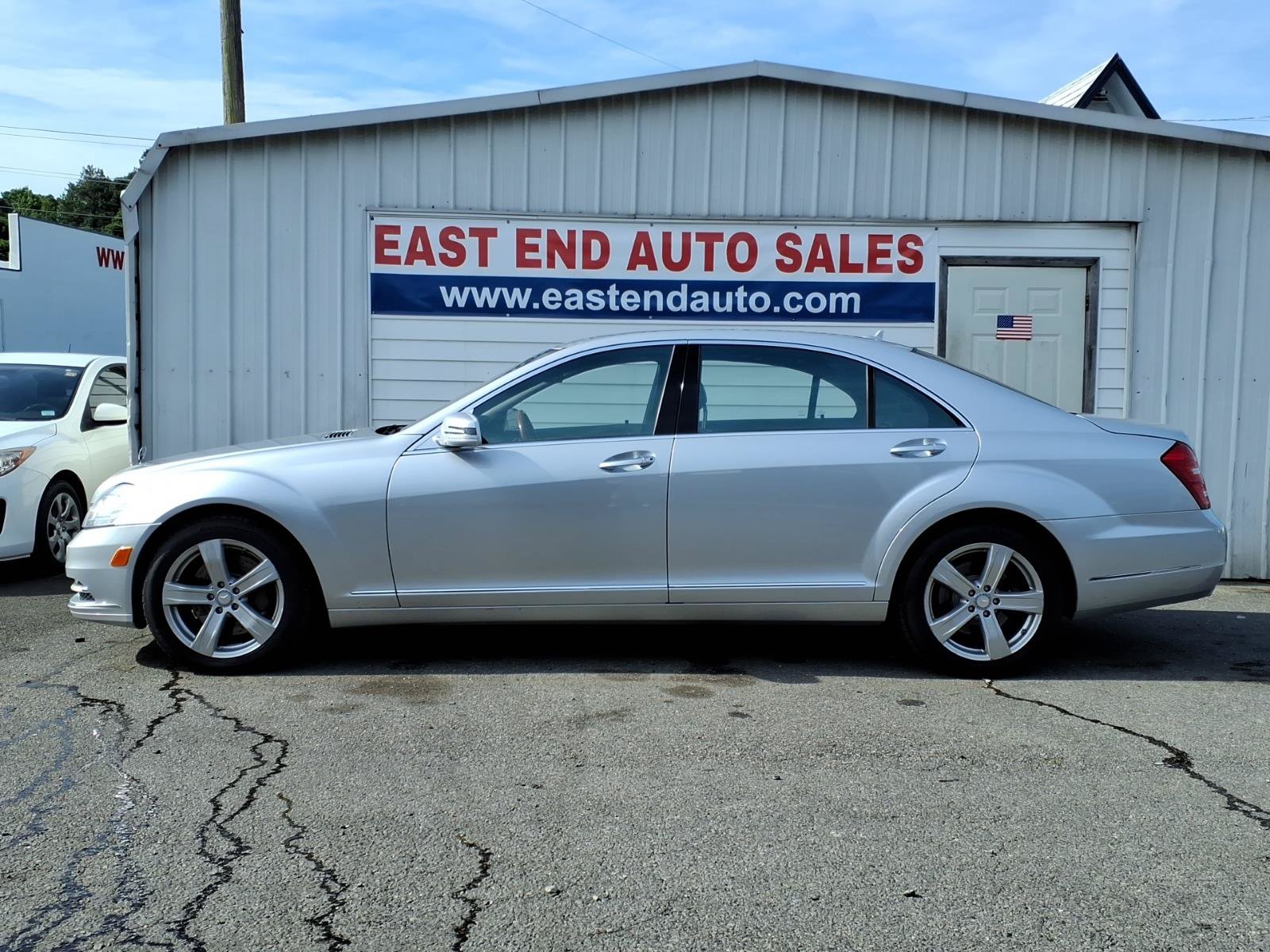 Used 2011 Mercedes-Benz S 550 4MATIC image 2