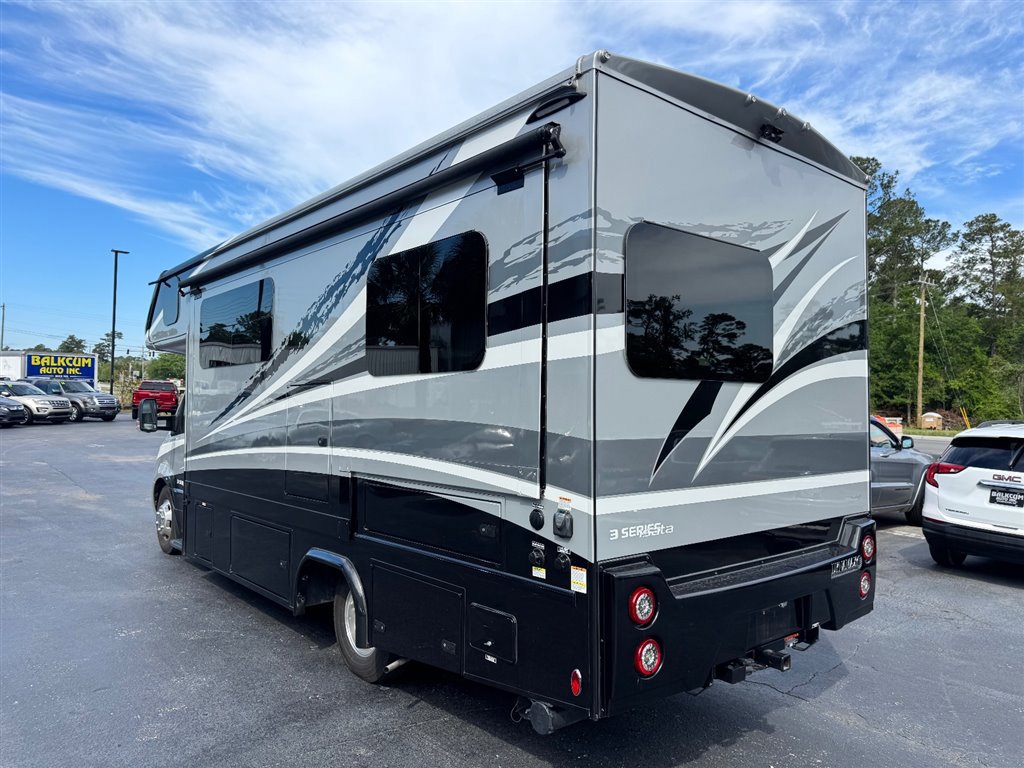 Used 2022 Mercedes-Benz Sprinter 3500 image 4
